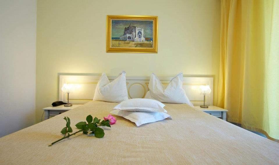 Hotel Central Mamaia Extérieur photo