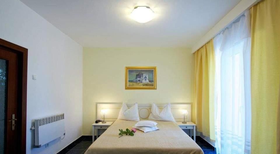 Hotel Central Mamaia Extérieur photo