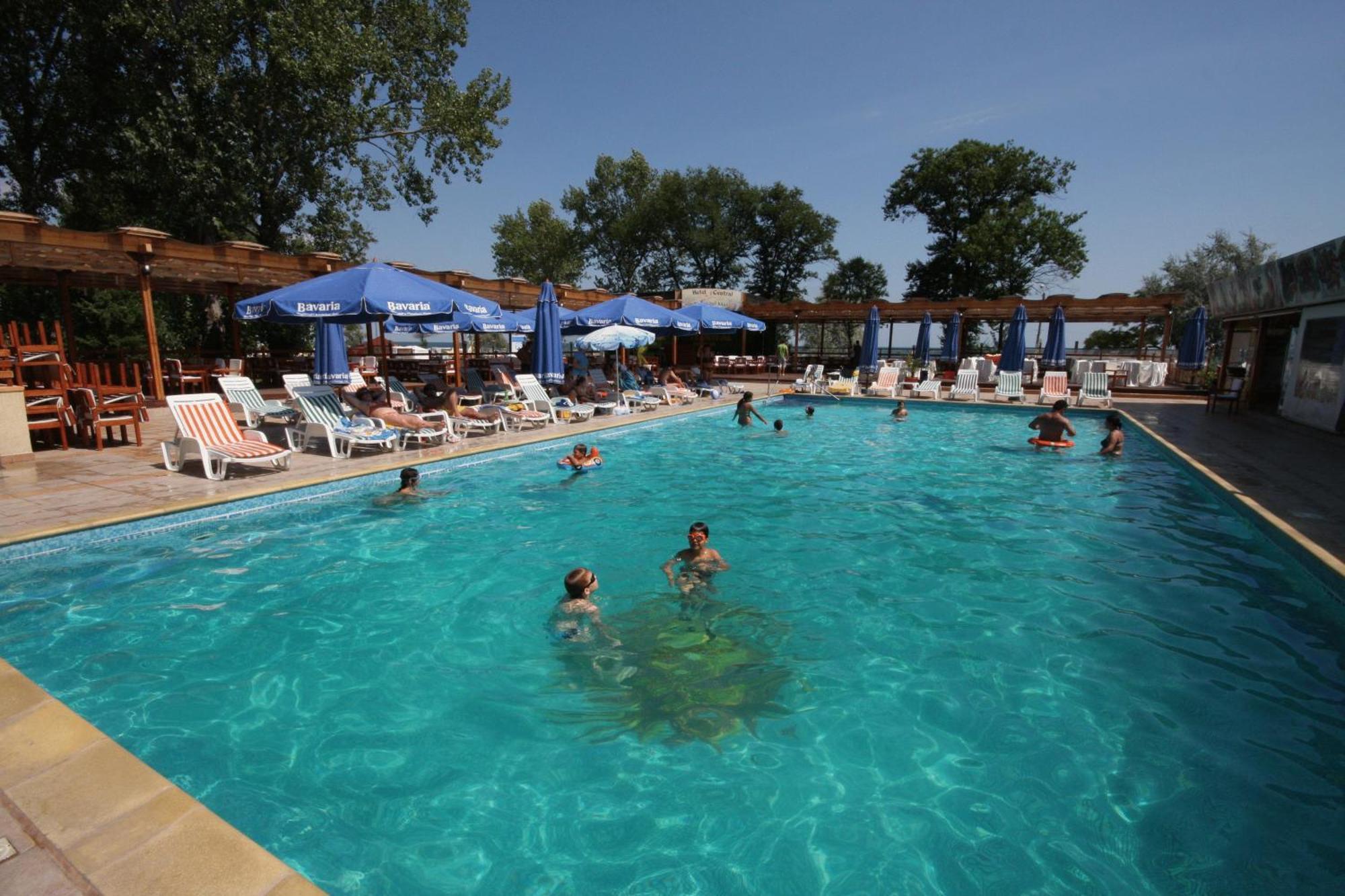 Hotel Central Mamaia Extérieur photo